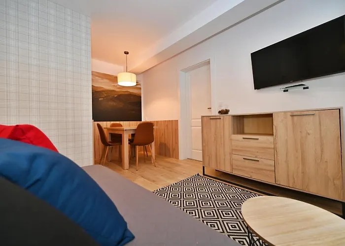 Апартаменты Malinova 36